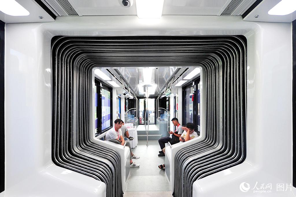 Shanghai lança primeiro “ônibus digital”