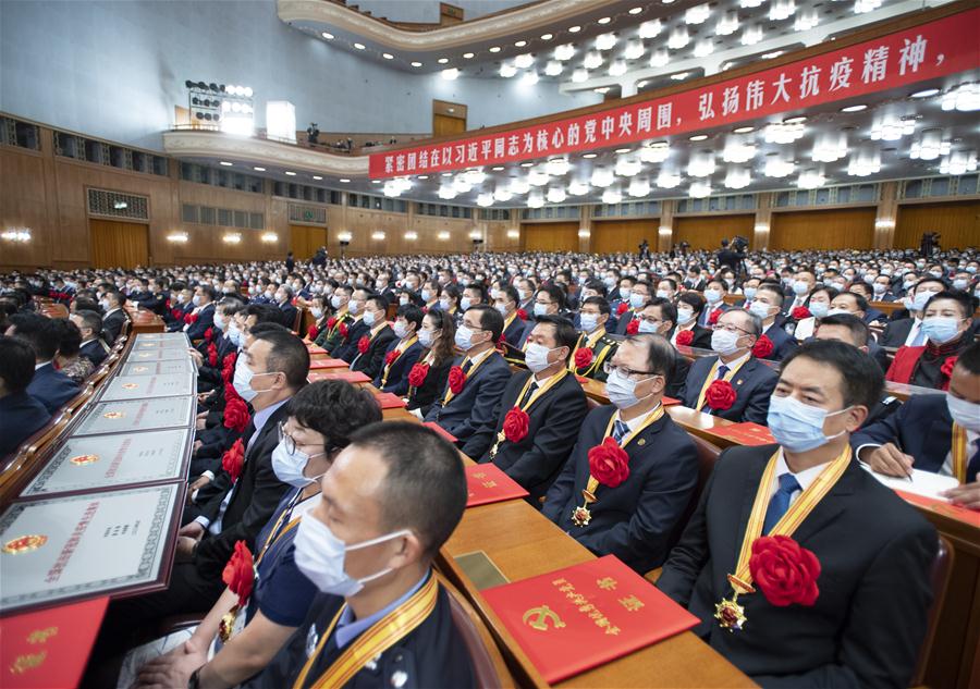 China realiza reunião para homenagear exemplos na luta contra COVID-19