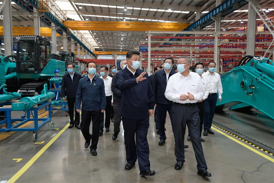 Xi assinala inovação em visita a empresa de manufatura