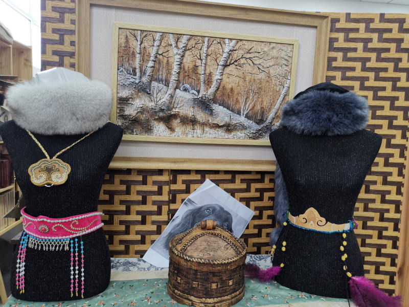 Cultura tradicional no norte da China - pintura de casca de bétula