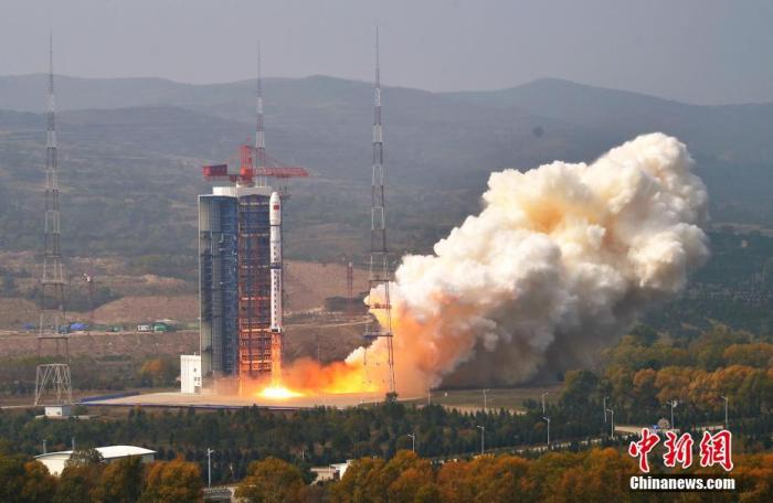 China lança dois satélites de monitoramento ambiental