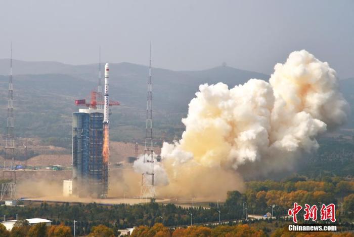 China lança dois satélites de monitoramento ambiental