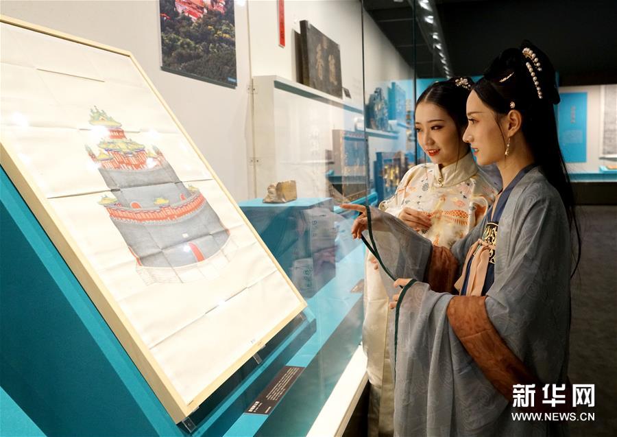 Exposição comemorativa dos 270 anos do Palácio de Verão reúne 398 relíquias culturais