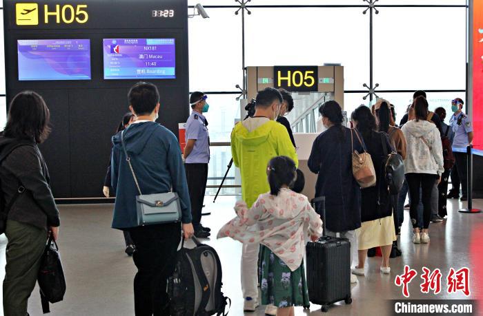 Linha aérea entre Chongqing e Macau recuperada com cinco voos semanais

