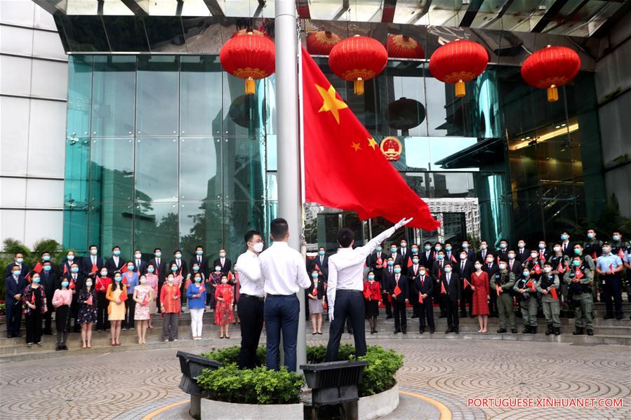 Hong Kong realiza cerimônia de hasteamento da bandeira para celebrar Dia Nacional