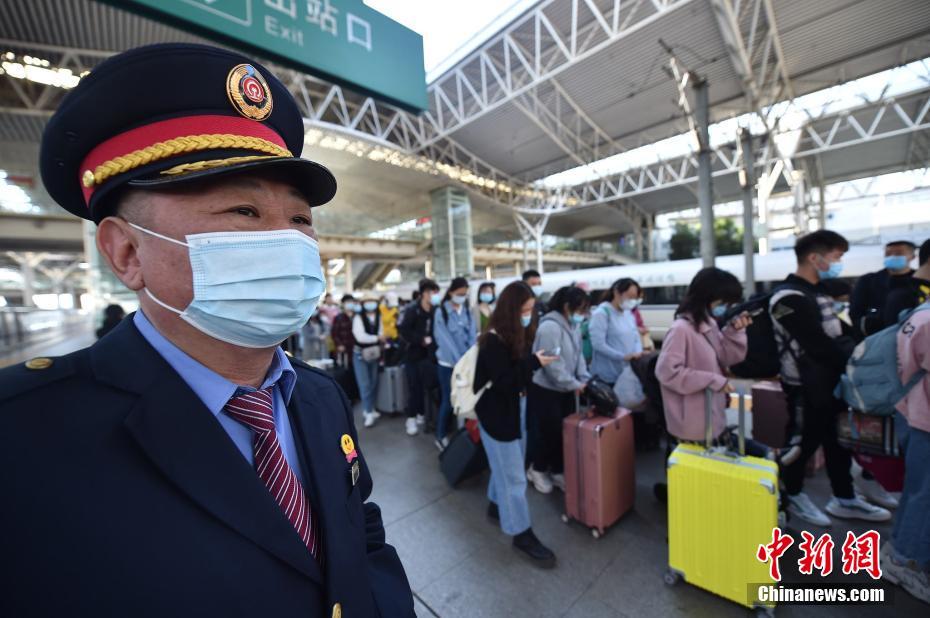 Wuhan lida com 1,8 milhão de viagens ferroviárias durante o feriado