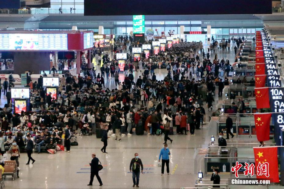 Wuhan lida com 1,8 milhão de viagens ferroviárias durante o feriado