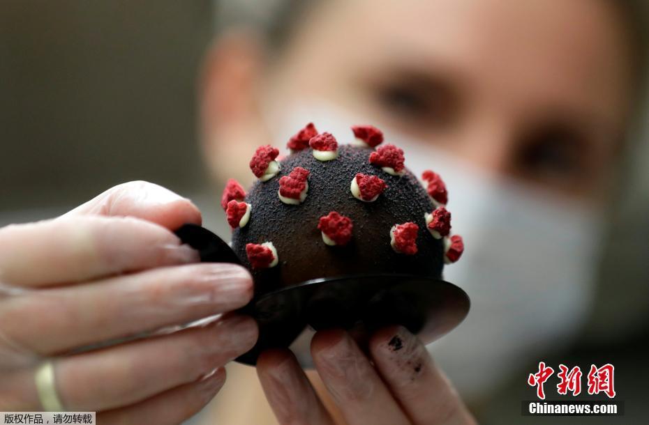 Cafeteria lança bolo com design de vírus como epidemia se espalha na República Tcheca