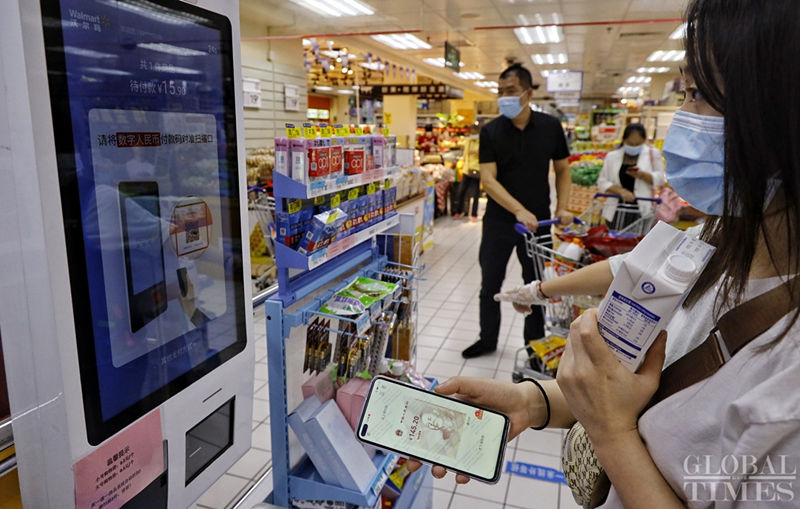 Residentes de Shenzhen experimentam RMB digital nas lojas