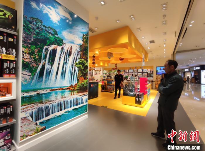Construtor chinês monta em 760 horas atração turística de Guizhou com Lego