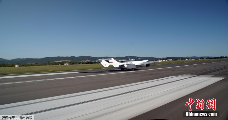 Carro voador realiza primeiro voo de teste na Eslováquia