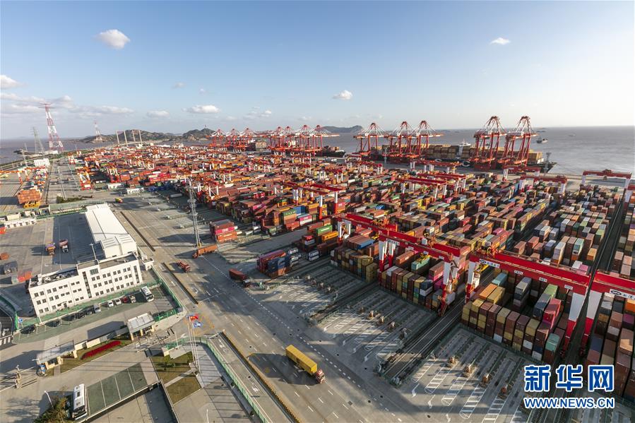Atividade no porto de Shanghai quebra recorde