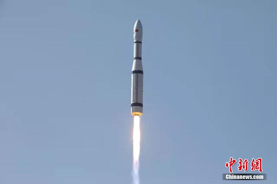 China envia 13 satélites em um único lançamento