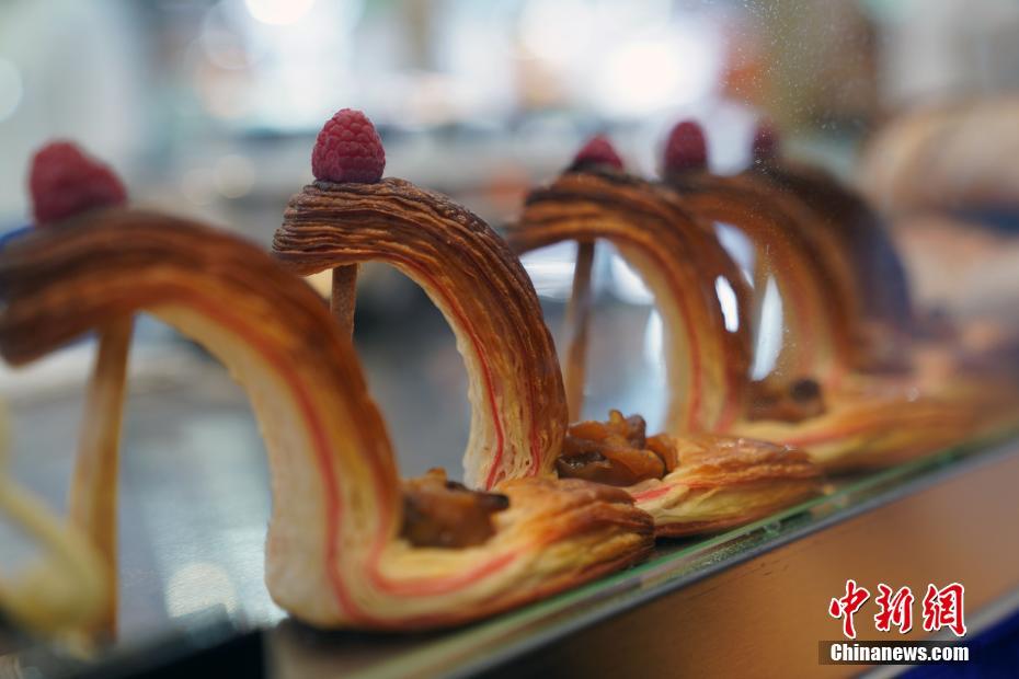 Feira Internacional de Importação da China: toque artístico na confeção de pães atrai atenção dos visitantes