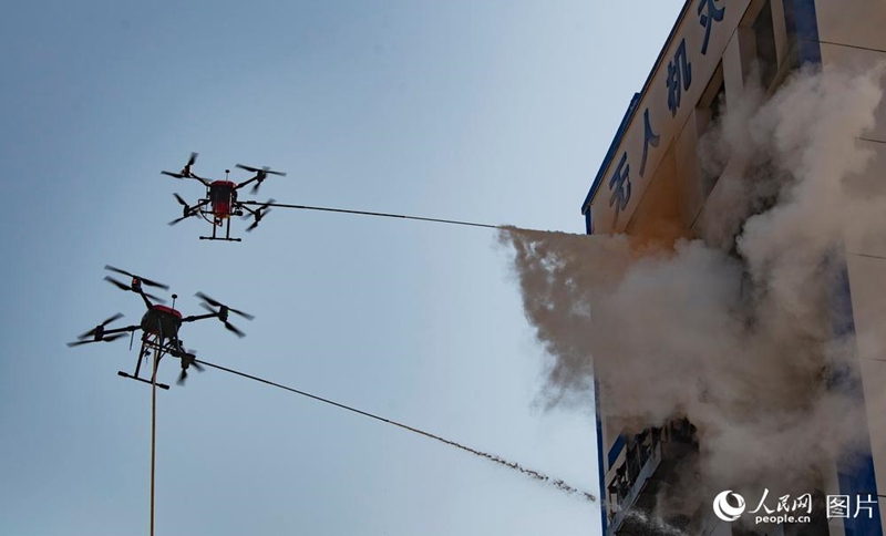 Jiangxi realiza exercício de combate ao incêndio com tecnologia inteligente