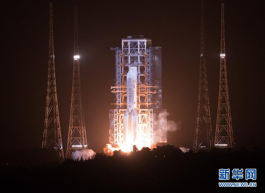 China lança sonda Chang'e-5 para coletar e transportar de volta à terra amostras da lua
