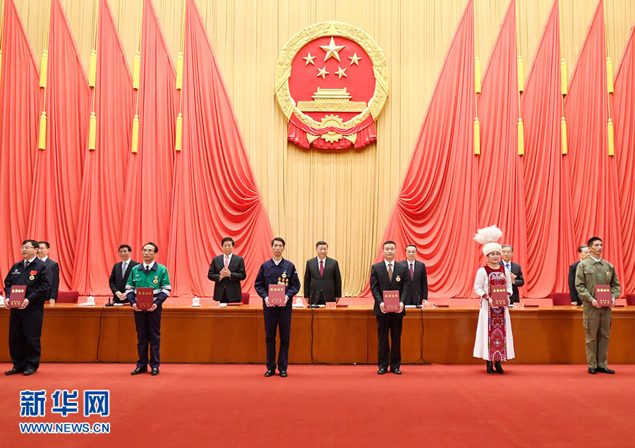 Xi pede à classe trabalhadora que empreenda novos e históricos esforços para modernização da China