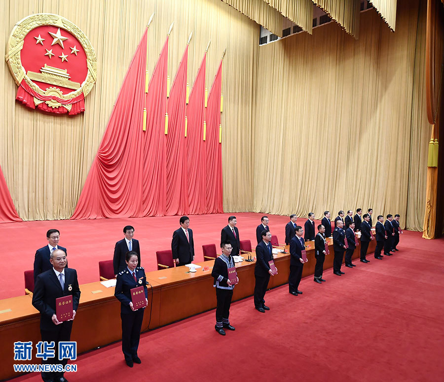 Xi pede à classe trabalhadora que empreenda novos e históricos esforços para modernização da China