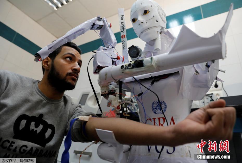 Egito: robôs inteligentes testam pacientes com suspeita da Covid-19