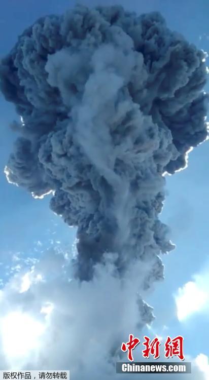 Indonésia: vulcão Lewotolok entra em erupção