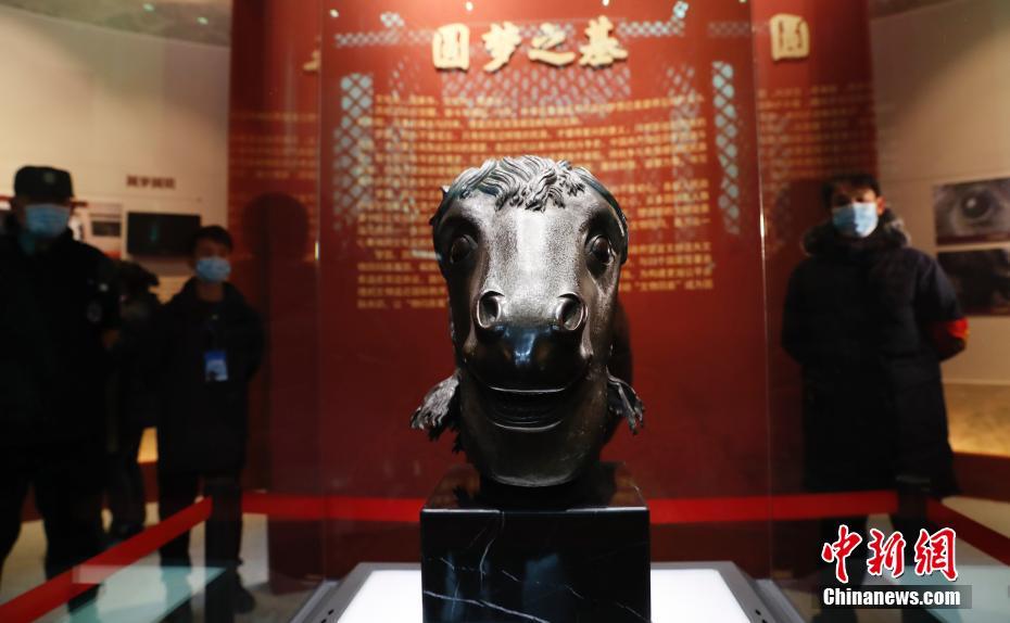 Estátua de cabeça de cavalo retorna ao Antigo Palácio de Verão 