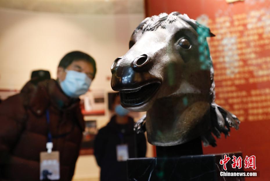 Estátua de cabeça de cavalo retorna ao Antigo Palácio de Verão 