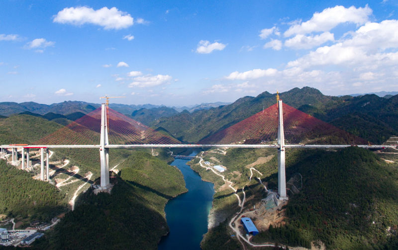 Ponte de Xiangjiang sobre via Expressa Zunyi-Yuqing tem estrutura principal concluída