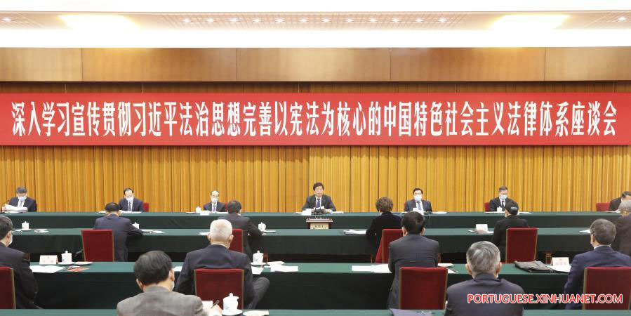 Chefe do Legislativo da China destaca importância de avançar a governança baseada na Constituição