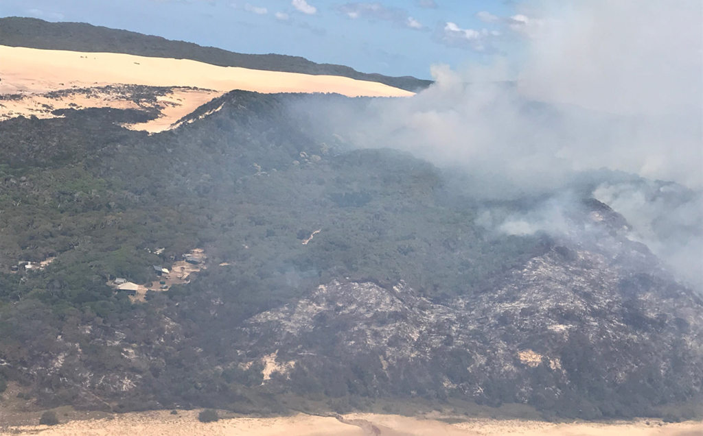 Austrália: ilha Fraser assolada por incêndio florestal