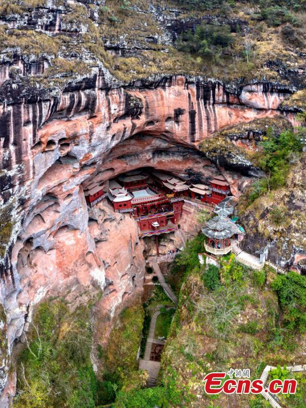 Galeria: Templo de 800 anos permanece suspenso em penhasco