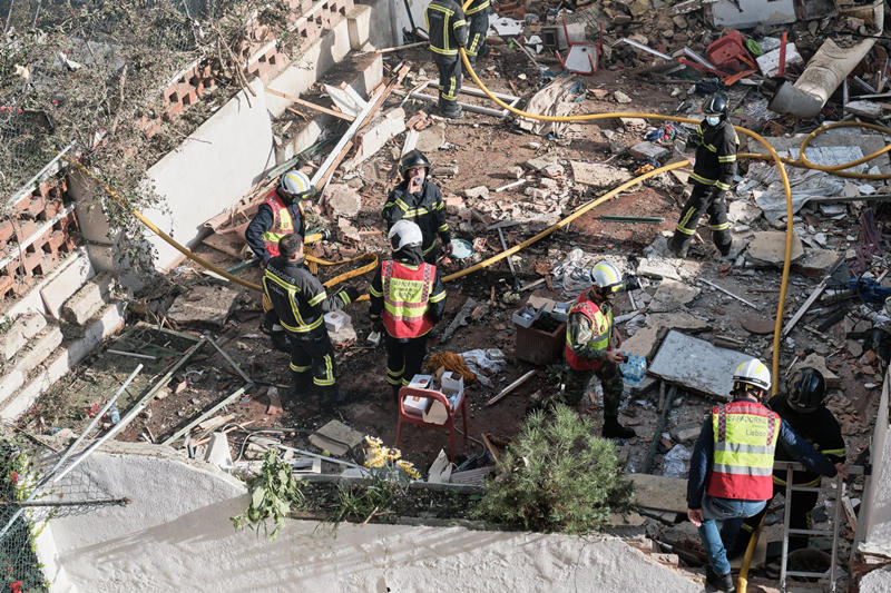 Explosão e desabamento de edifício deixa um desaparecido e cinco feridos em Lisboa