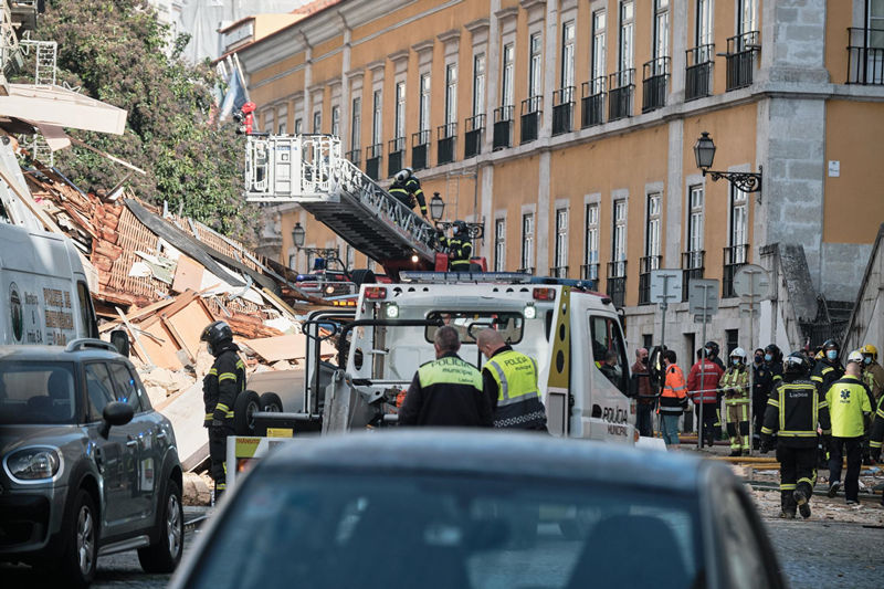 Explosão e desabamento de edifício deixa um desaparecido e cinco feridos em Lisboa