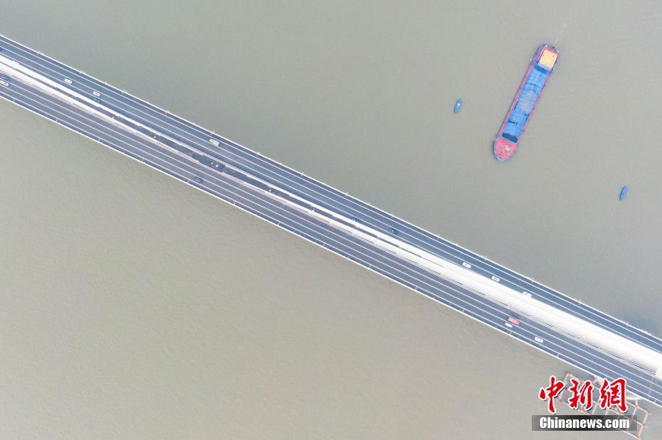 Nanjing inaugura quinta ponte sobre Rio Yangtzé