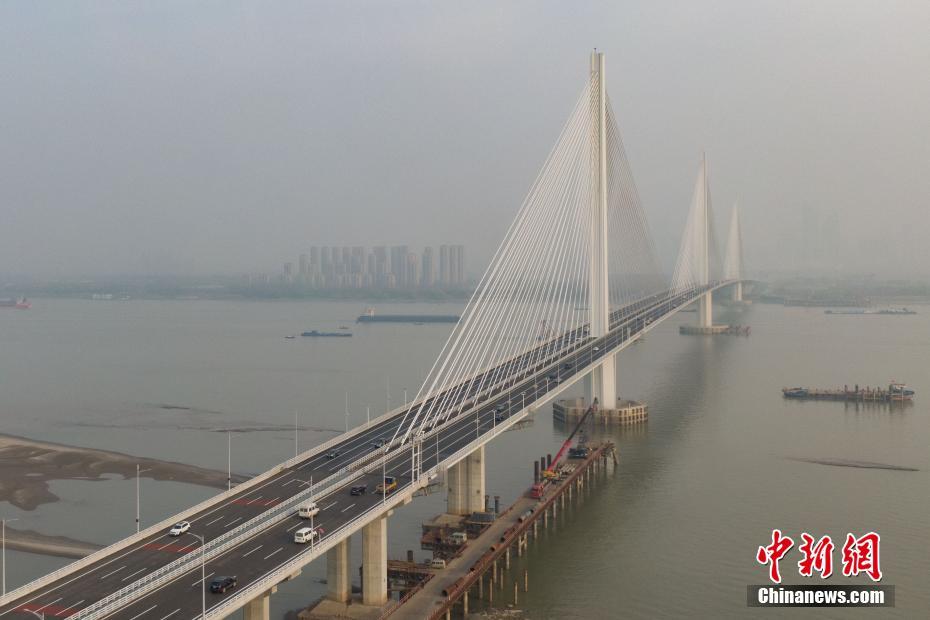 Nanjing inaugura quinta ponte sobre Rio Yangtzé