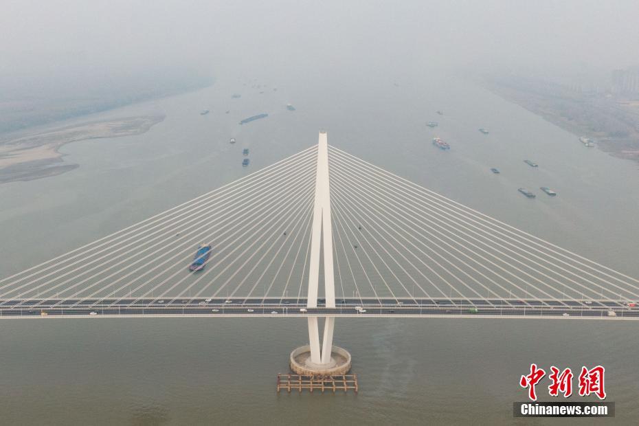 Nanjing inaugura quinta ponte sobre Rio Yangtzé