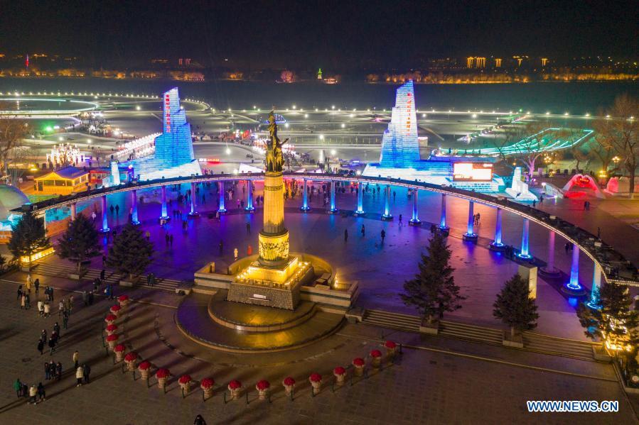 Harbin atrai turistas ao fazer o melhor uso do gelo no inverno
