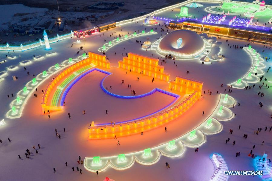 Harbin atrai turistas ao fazer o melhor uso do gelo no inverno