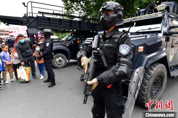 Equipamentos policiais exibidos no Dia Nacional da Polícia da China