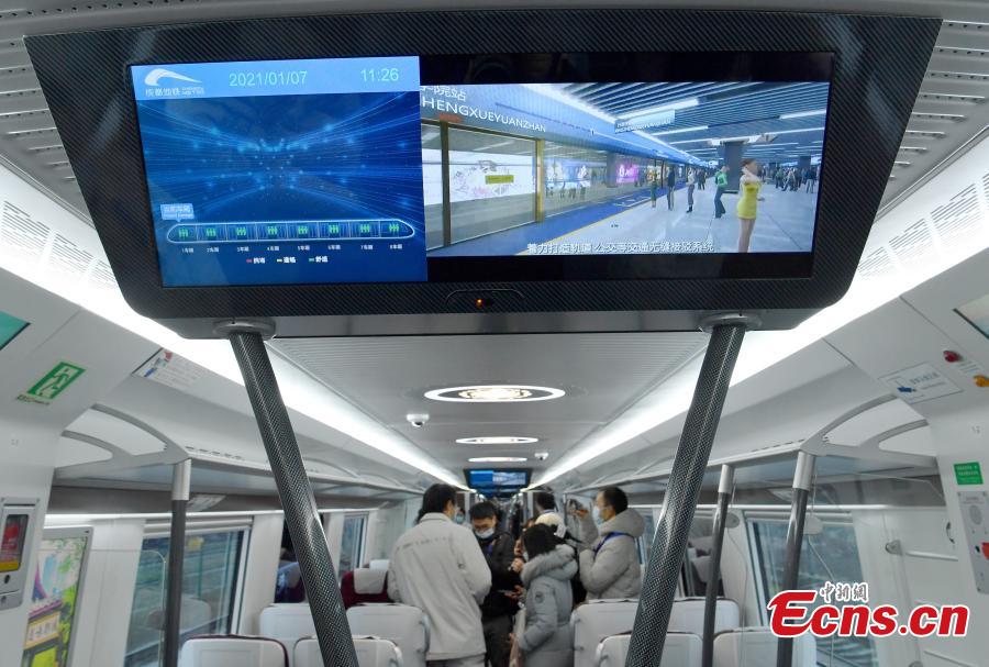 Chengdu tem novo trem urbano automatizado
