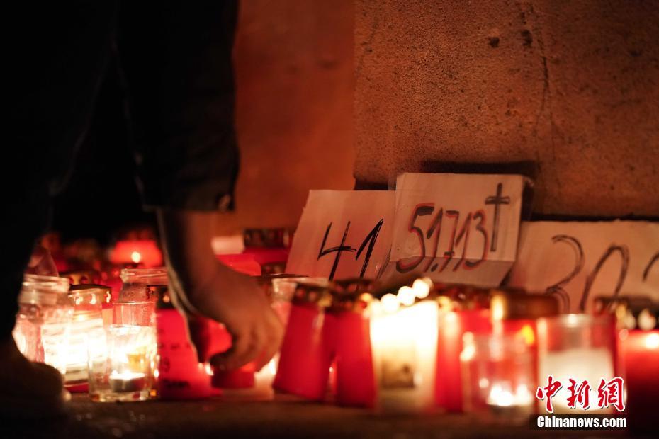 Alemanha: cidadãos de Berlim acendem luzes para homenagear vítimas da pandemia