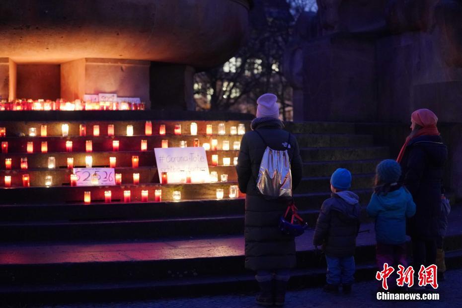 Alemanha: cidadãos de Berlim acendem luzes para homenagear vítimas da pandemia