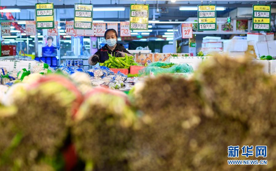 Jilin: bens de consumo diários vendidos pela metade do preço em Tonghua