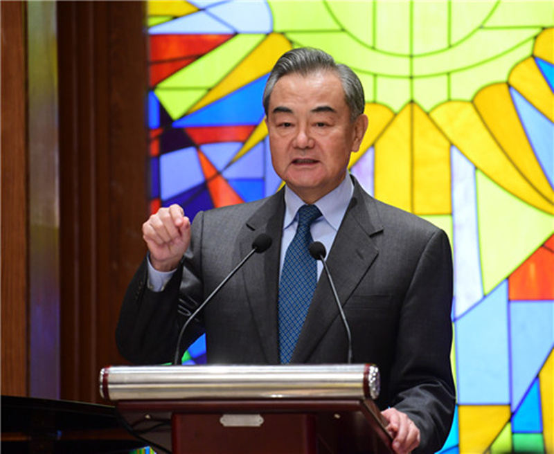 Chanceler chinês se reúne com diplomatas da Eurásia