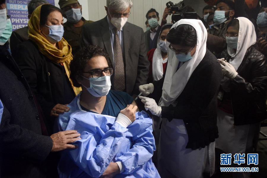 Paquistão inicia inoculações de Covid-19 com vacinas chinesas