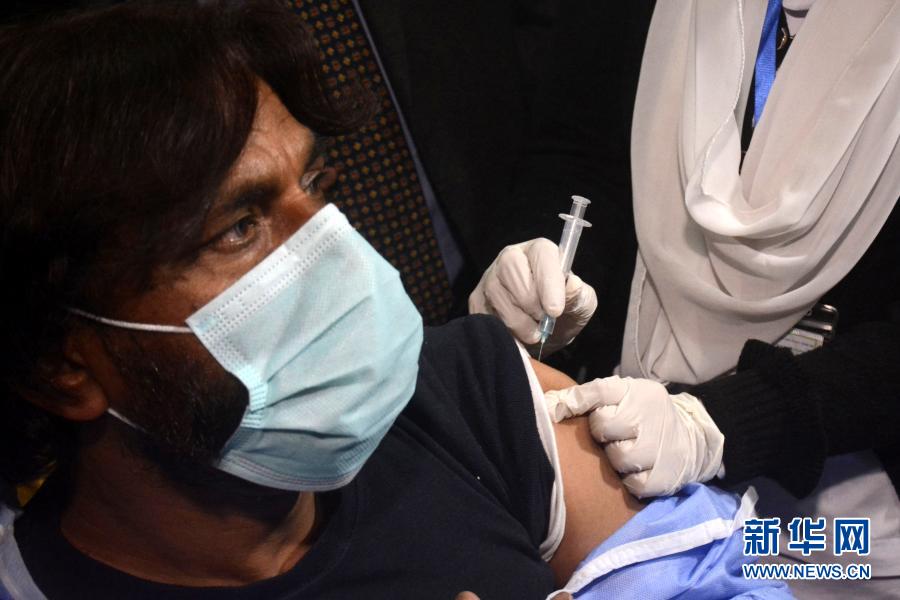 Paquistão inicia inoculações de Covid-19 com vacinas chinesas