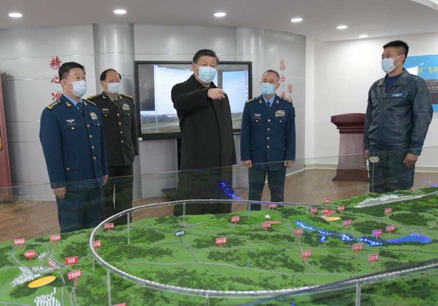 Xi inspeciona tropas da Força Aérea estacionadas em Guizhou

