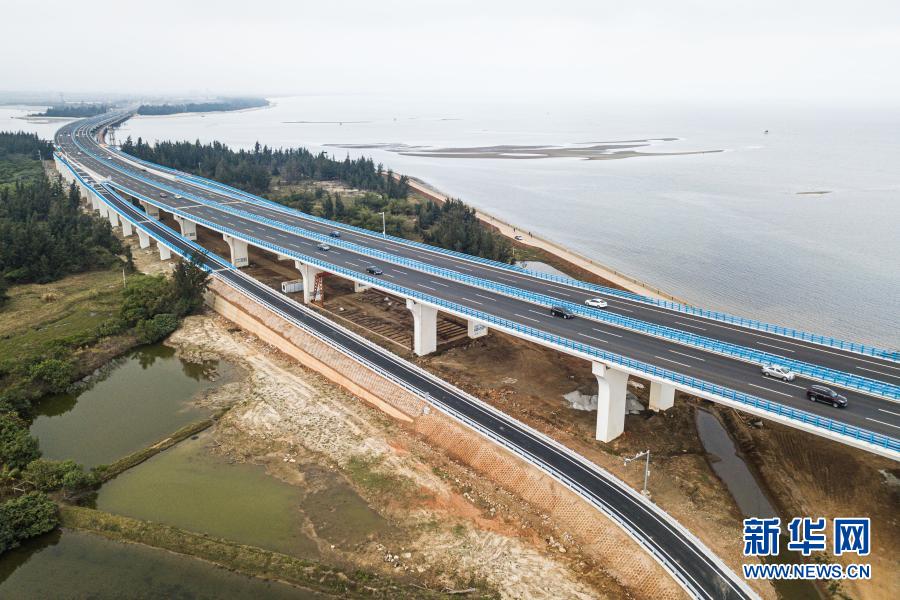Rampa de acesso da Ponte Haiwen-Ilha Beigang aberta ao tráfego em Hainan