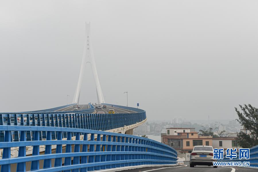 Rampa de acesso da Ponte Haiwen-Ilha Beigang aberta ao tráfego em Hainan