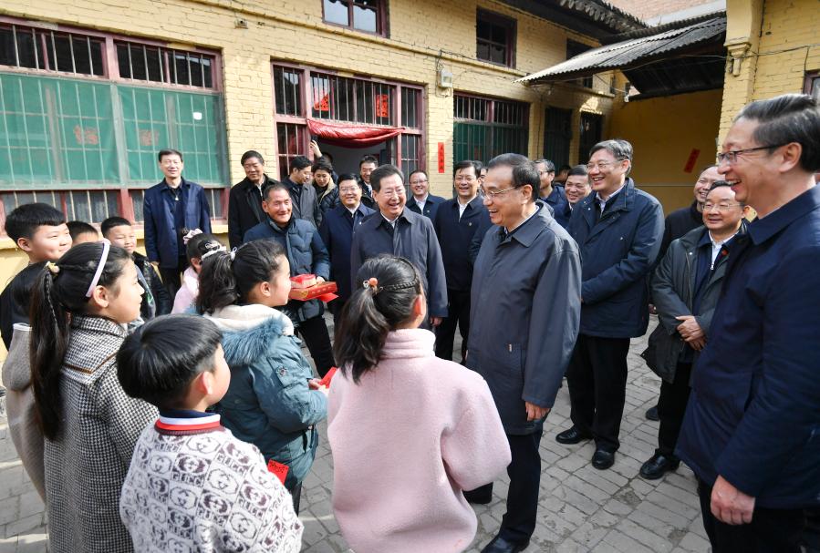 Primeiro-ministro chinês destaca esforços para beneficiar população

