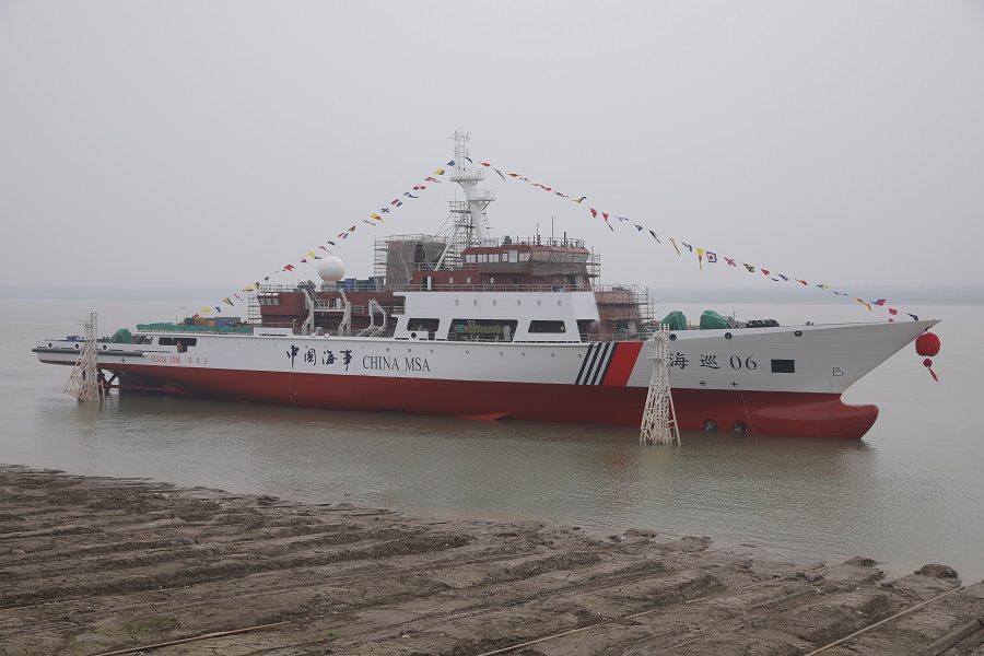 China lança navio de patrulha do estreito